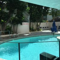 プール。誰もいません