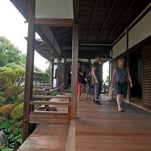 うぐいす張りに大喜び