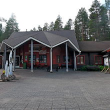 切符売り場　屋根ができた　動物園の入り口
