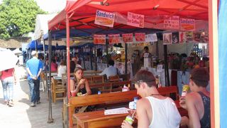 屋台で食べるサンドイッチが美味しい