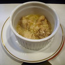 肉料理。チキンのフリカッセ