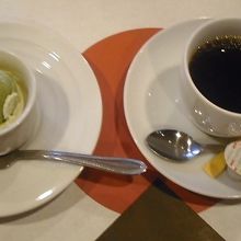 デザート。抹茶アイスときなこのブラマンジュ。コーヒー