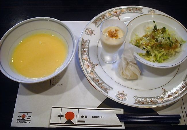 ランチは月替わりのお箸で食べられるフレンチなので気軽です。