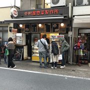 こちらの店も行列あり