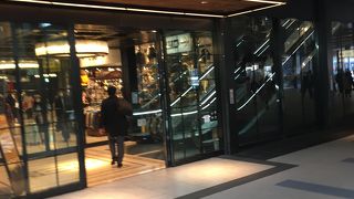 お洒落なショッピングモール