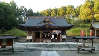 平坦な神社