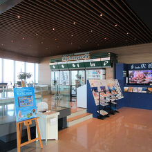 一角には、こんなラウンジスペースもありました