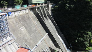 五十里ダムによって作られた人造湖、ビューポイントは「五十里ダムの展望台」より「道の駅　湯西川」がお勧め