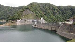 川治ダムの右岸にある食堂・売店併設の小さな資料館