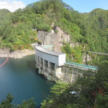 瀬戸合峡の峡谷部に建設された川俣ダム