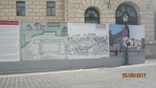 かつては王宮劇場です。