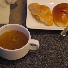 パンとスープがいただけます