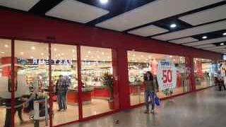 スーパーもあります