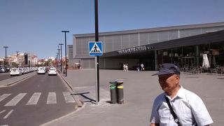 もし駅を間違っても、主要2駅は無料リムジンバスでつながっている