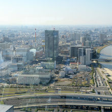 新潟市中心部、光の具合で写真が今一歩です