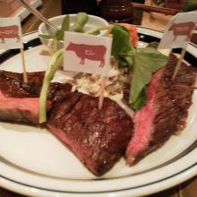 3種類の部位とたくさんの調味料を試せます。