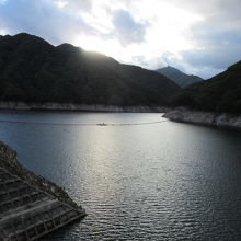 湯西川ダムによって形成された湯西川湖