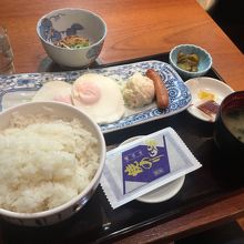 目玉焼き定食と納豆！