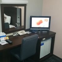 テレビは小さめです