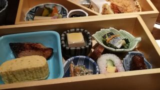 お得なランチセットがあります