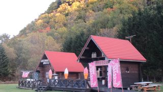 食べ物は外の小屋で