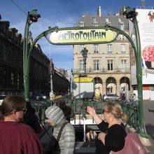 パレ ロワイヤル ミュゼ デュ ルーヴル駅