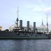 日本海海戦に参加した露西亜海軍の巡洋艦、記念艦としてサンクトペテルブルクのネヴァ川の河畔に係留・保存されています。