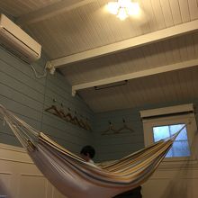 ハンモックを室内でも外でも取り付けられます♪