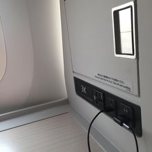 100V電源、USB、ヘッドホン端子