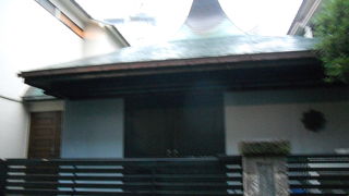 屋根がちょっと個性的（笑）