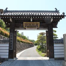 郷照寺山門