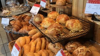 近所のセレブリティーが集まる店