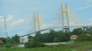 見た目も美しいPC斜張橋