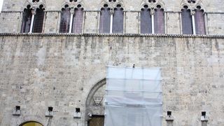 トロメイ広場のトロメイ家の館