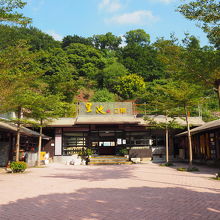 2館　白硫泉　※水着着用男女混浴SPA