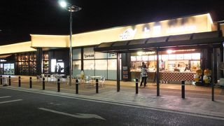 地元野菜のコーナーあり。