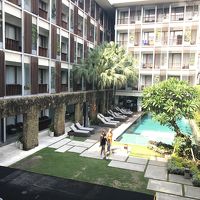 受付から見た中庭です。左側にある3階の部屋に泊まりました。