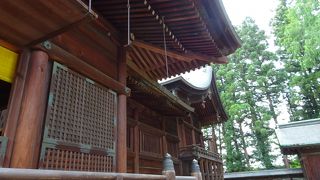 本殿が立派な神社