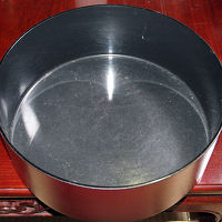 お茶のセットが入れてあった入れ物、ほこり、汚れたまま