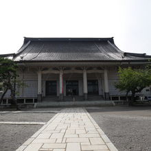 日本最古のコンクリート寺院。
