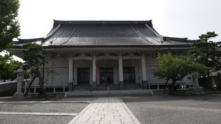 日本最古のコンクリート寺院。