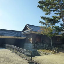 こんな門が続きます