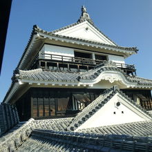 近くからの、天守閣最上部です