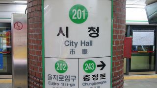 ソウル市役所の前です！
