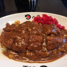 カツカレーに福神漬けは合います！