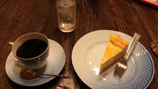 ビルの中にある趣のあるカフェ