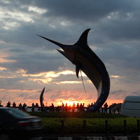 ホテルの前のビーチでの夕日