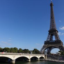 イエナ橋とエッフェル塔。