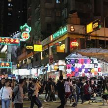 観光客向けのナイトマーケット