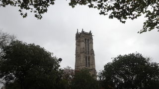 鐘楼だけが残っている。